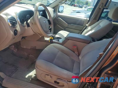 Zdjęcie 7 z 13 samochodu: 2007 FORD EXPLORER XLT VIN:1FMEU63E97UA85293 - miniatura