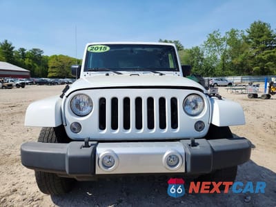 Piąte zdjęcie samochodu w środku: 2015 JEEP WRANGLER UNLIMITED SAHARA VIN:1C4BJWEG0FL685882 - miniatura