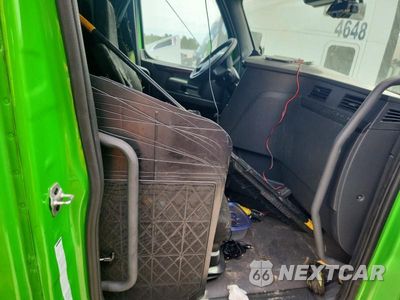 Piąte zdjęcie samochodu w środku: 2023 FREIGHTLINER CASCADIA 126 VIN:3AKJHHDR2PSUE5300 - miniatura