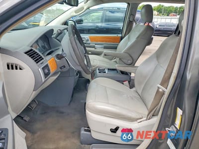 Zdjęcie 7 z 13 samochodu: 2010 CHRYSLER TOWN AND COUNTRY VIN:2A4RR6DX0AR217556 - miniatura