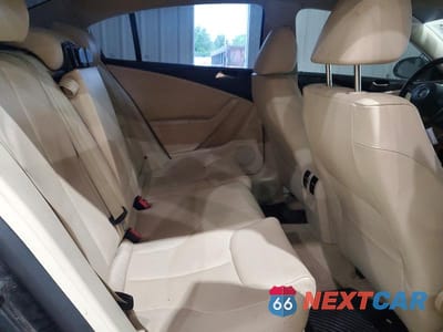 Zdjęcie 10 z 12 samochodu: 2010 VOLKSWAGEN PASSAT KOMFORT VIN:WVWJK7ANXAE110995 - miniatura