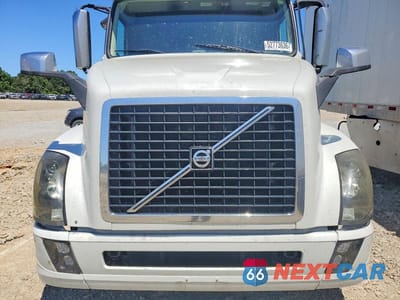 Zdjęcie 7 z 10 samochodu: 2016 VOLVO VNL SEMI TRUCK VIN:4V4NC9EH6GN947660 - miniatura