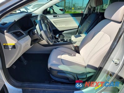 Zdjęcie 7 z 12 samochodu: 2017 HYUNDAI SONATA HYBRID SE VIN:KMHE24L18HA057642 - miniatura