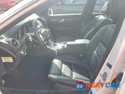 Zdjęcie 7 z 12 samochodu: 2013 MERCEDES-BENZ C 300 4MATIC VIN:WDDGF8AB9DR242451 - miniatura