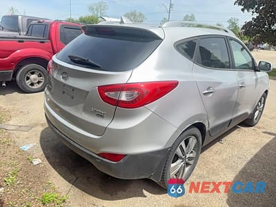 Czwarte zdjęcie samochodu z boku: 2015 HYUNDAI TUCSON SE VIN:KM8JUCAG3FU084155 - miniatura