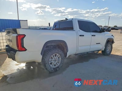 Trzecie zdjęcie samochodu z tyłu: 2022 TOYOTA TUNDRA SR5 VIN:5TFLA5DA1NX049393 - miniatura