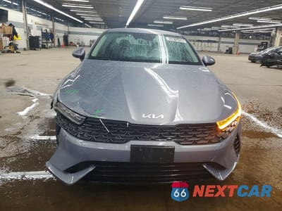Piąte zdjęcie samochodu w środku: 2023 KIA K5 LXS VIN:5XXG14J23PG221328 - miniatura