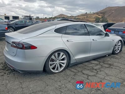 Trzecie zdjęcie samochodu z tyłu: 2014 TESLA MODEL S VIN:5YJSA1H1XEFP54167 - miniatura