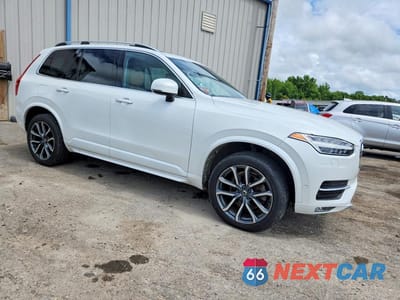 Czwarte zdjęcie samochodu z boku: 2017 VOLVO XC90 T6 VIN:YV4A22PK1H1180531 - miniatura
