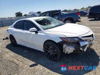 Czwarte zdjęcie samochodu z boku: 2021 TOYOTA CAMRY SE VIN:4T1G11AK3MU538638 - miniatura