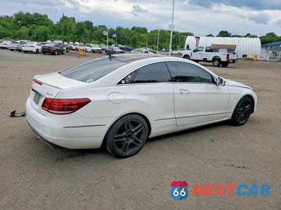 Trzecie zdjęcie samochodu z tyłu: 2014 MERCEDES-BENZ E 350 4MATIC VIN:WDDKJ8JB2EF287551 - miniatura