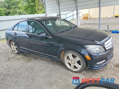 Czwarte zdjęcie samochodu z boku: 2011 MERCEDES-BENZ C VIN:WDDGF5EBXBF653011 - miniatura