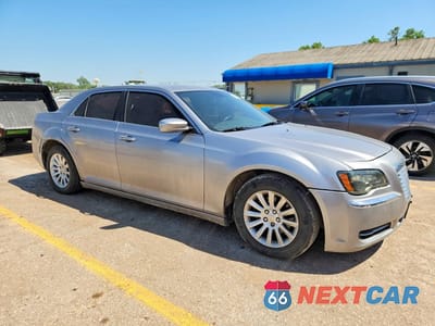 Czwarte zdjęcie samochodu z boku: 2014 CHRYSLER 300 VIN:2C3CCAAG6EH275949 - miniatura