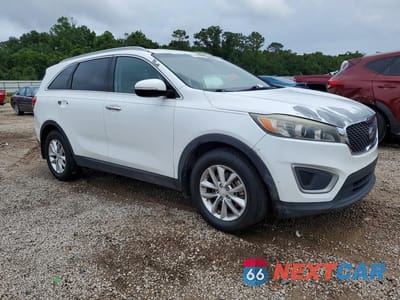 Czwarte zdjęcie samochodu z boku: 2018 KIA SORENTO LX V6 VIN:5XYPG4A50JG375748 - miniatura