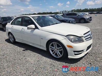 Czwarte zdjęcie samochodu z boku: 2012 MERCEDES-BENZ C 250 VIN:WDDGF4HBXCR203302 - miniatura