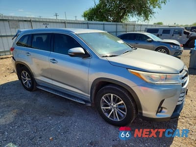 Czwarte zdjęcie samochodu z boku: 2017 TOYOTA HIGHLANDER XLE VIN:5TDKZRFH3HS514109 - miniatura
