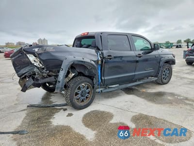 Trzecie zdjęcie samochodu z tyłu: 2016 TOYOTA TUNDRA SR5 VIN:5TFDW5F19GX556550 - miniatura