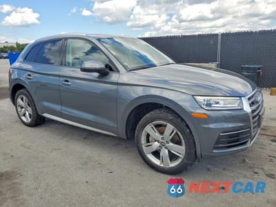 Czwarte zdjęcie samochodu z boku: 2018 AUDI Q5 PREMIUM VIN:WA1ANAFY9J2012933 - miniatura