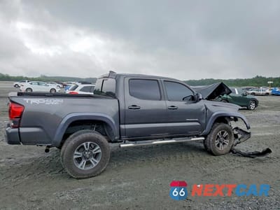 Trzecie zdjęcie samochodu z tyłu: 2018 TOYOTA TACOMA TRD SPORT VIN:3TMCZ5AN9JM125510 - miniatura