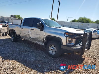Czwarte zdjęcie samochodu z boku: 2023 CHEVROLET SILVERADO K2500 HEAVY DUTY VIN:1GC4YLEY2PF174122 - miniatura