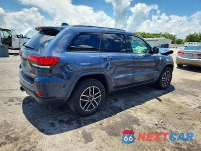 Trzecie zdjęcie samochodu z tyłu: 2020 JEEP GRAND CHEROKEE TRAILHAWK VIN:1C4RJFLTXLC304355 - miniatura