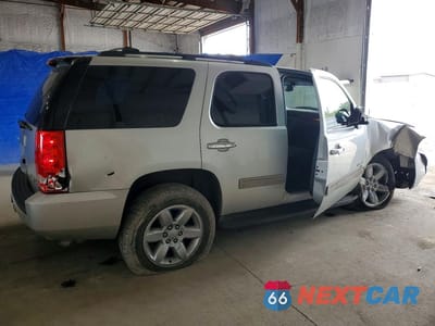 Trzecie zdjęcie samochodu z tyłu: 2011 GMC YUKON SLE VIN:1GKS1AE04BR394903 - miniatura
