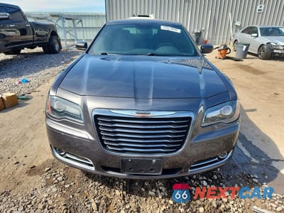 Piąte zdjęcie samochodu w środku: 2014 CHRYSLER 300 S VIN:2C3CCAGG5EH273729 - miniatura