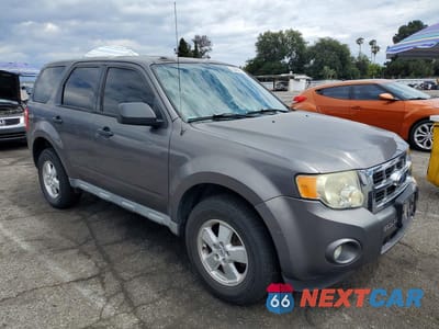 Czwarte zdjęcie samochodu z boku: 2009 FORD ESCAPE XLT VIN:1FMCU03799KD04385 - miniatura