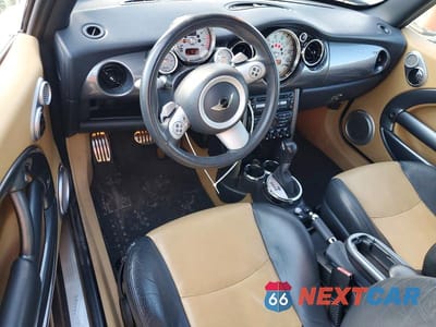 Zdjęcie 8 z 12 samochodu: 2007 MINI COOPER S VIN:WMWRH33587TL95446 - miniatura