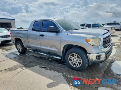 Czwarte zdjęcie samochodu z boku: 2014 TOYOTA TUNDRA SR5 VIN:5TFRM5F13EX070082 - miniatura