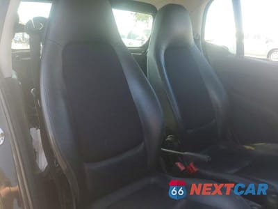 Zdjęcie 10 z 13 samochodu: 2009 SMART FORTWO PURE VIN:WMEEJ31X39K259214 - miniatura