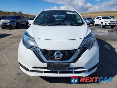 Piąte zdjęcie samochodu w środku: 2019 NISSAN VERSA NOTE S VIN:3N1CE2CP5KL366080 - miniatura