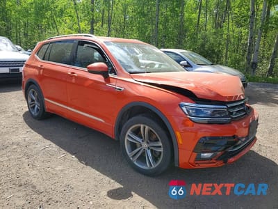 Czwarte zdjęcie samochodu z boku: 2018 VOLKSWAGEN TIGUAN SEL PREMIUM VIN:3VV4B7AX4JM192930 - miniatura