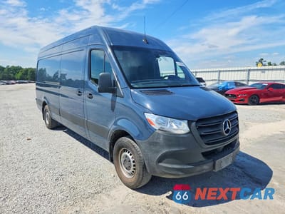 Czwarte zdjęcie samochodu z boku: 2019 MERCEDES BENZ SPRINTER 2500 DELIVERY VAN VIN:WD4PF1CD6KP145691 - miniatura