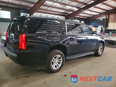 Trzecie zdjęcie samochodu z tyłu: 2019 CHEVROLET SUBURBAN K1500 LT VIN:1GNSKHKC1KR345696 - miniatura