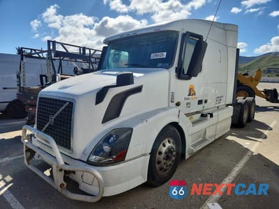 Drugie zdjęcie samochodu z przodu: 2015 VOLVO VNL SEMI TRUCK VIN:4V4NC9EH0FN919366 - miniatura