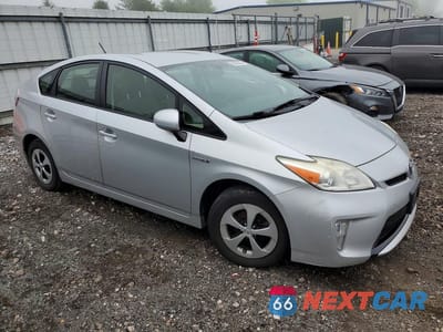 Czwarte zdjęcie samochodu z boku: 2013 TOYOTA PRIUS THREE VIN:JTDKN3DU6D0346987 - miniatura
