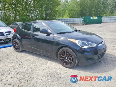 Czwarte zdjęcie samochodu z boku: 2015 HYUNDAI VELOSTER BASE VIN:KMHTC6AD2FU242892 - miniatura
