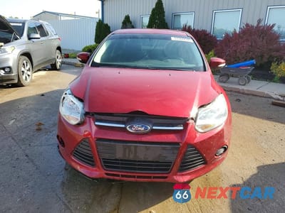 Piąte zdjęcie samochodu w środku: 2014 FORD FOCUS SE VIN:1FADP3F2XEL399065 - miniatura
