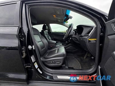 Piąte zdjęcie samochodu w środku: 2016 HYUNDAI TUCSON LIMITED VIN:KM8J3CA25GU130626 - miniatura