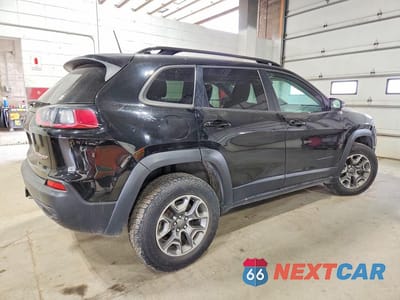 Trzecie zdjęcie samochodu z tyłu: 2022 JEEP CHEROKEE TRAILHAWK VIN:1C4PJMBXXND533549 - miniatura