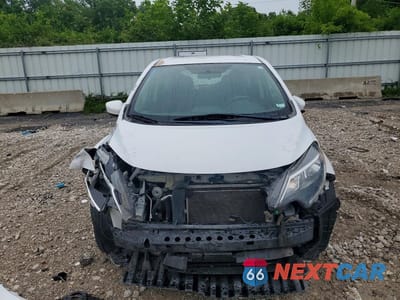 Piąte zdjęcie samochodu w środku: 2018 NISSAN VERSA NOTE SV VIN:3N1CE2CP9JL352147 - miniatura