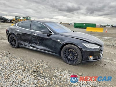 Czwarte zdjęcie samochodu z boku: 2013 TESLA MODEL S VIN:5YJSA1DP4DFP13638 - miniatura