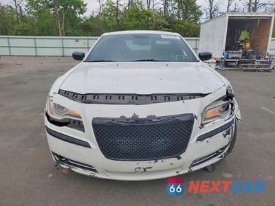 Piąte zdjęcie samochodu w środku: 2011 CHRYSLER 300 LIMITED VIN:2C3CA5CG1BH546650 - miniatura
