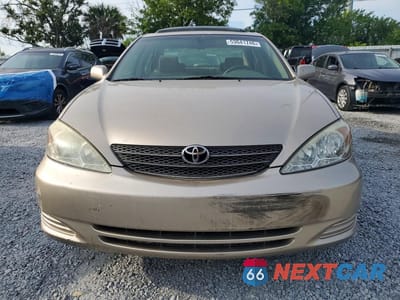 Piąte zdjęcie samochodu w środku: 2002 TOYOTA CAMRY XLE VIN:4T1BE32K22U559910 - miniatura
