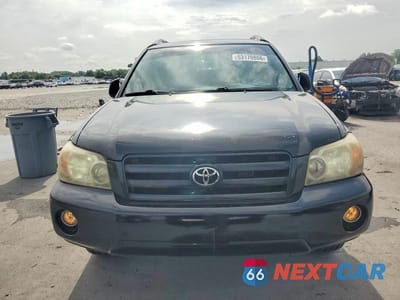 Piąte zdjęcie samochodu w środku: 2004 TOYOTA HIGHLANDER LIMITED VIN:JTEEP21A540049717 - miniatura