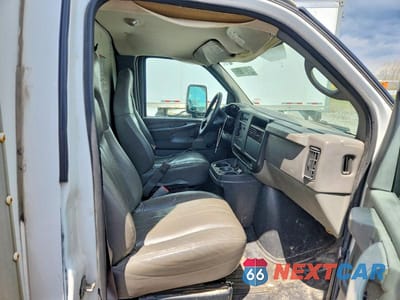 Zdjęcie 11 z 13 samochodu: 2005 GMC SAVANA CUTAWAY G3500 VIN:1GDJG31V151907610 - miniatura