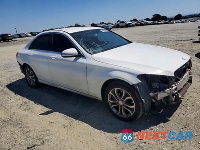 Czwarte zdjęcie samochodu z boku: 2015 MERCEDES-BENZ C 300 4MATIC VIN:55SWF4KB6FU054779 - miniatura