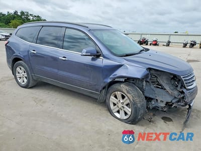 Czwarte zdjęcie samochodu z boku: 2014 CHEVROLET TRAVERSE LT VIN:1GNKRHKD6EJ165783 - miniatura