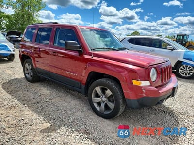Czwarte zdjęcie samochodu z boku: 2015 JEEP PATRIOT LATITUDE VIN:1C4NJRFB1FD154427 - miniatura